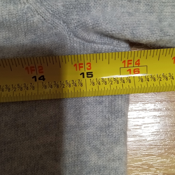 Abercrombie and Fitch 100% cashmere zippered hoodie cardigan. NWOT. Size xxs. - Picture 9 of 11